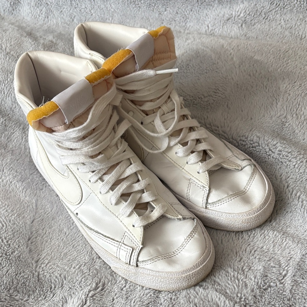 Nike Women's Blazers High-Top Sneakers in White Leather size 8.5